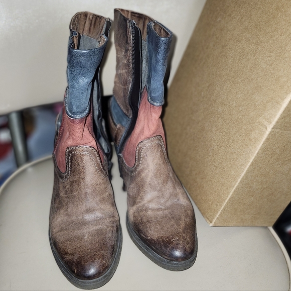 MJUS Colorblock Leather Heeled Boots Size 40 - Picture 5 of 9